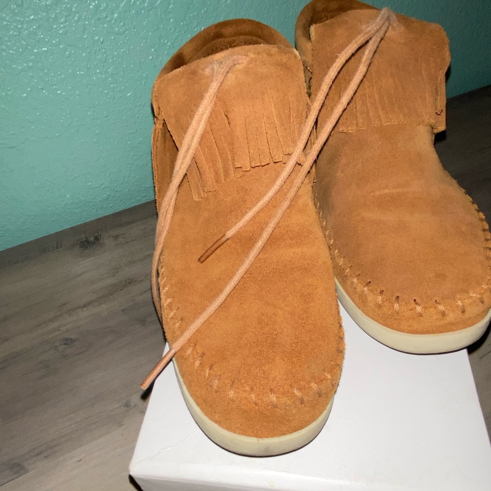 Minnetonka Venice ankle boot. Size 7